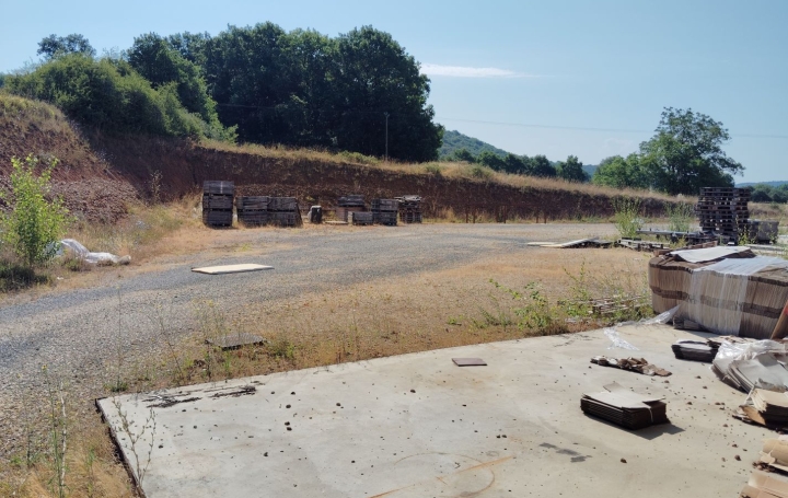Local d'activité GRUN-BORDAS (24380)  3 500 m2 3 675 000 € 