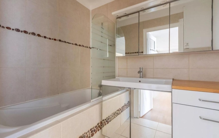 3 Pièces LYON (69006)  71 m2 365 000 € 