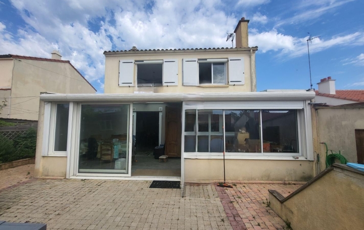 Maison FONTENAY-LE-COMTE (85200)  111 m2 137 000 € 