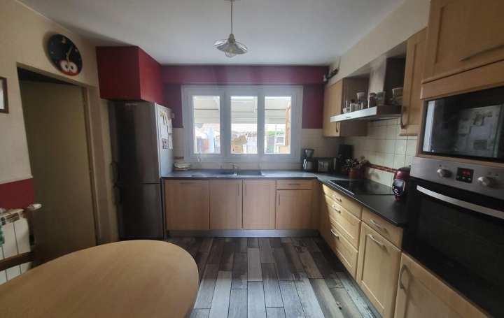 Maison FONTENAY-LE-COMTE (85200)  111 m2 137 000 € 