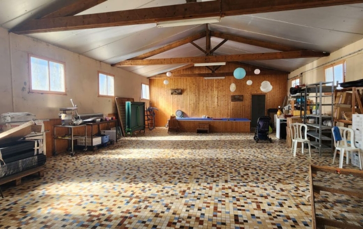 Maison 6 pièces 645 m² · à Largeasse · 645 m² · 137 000 €