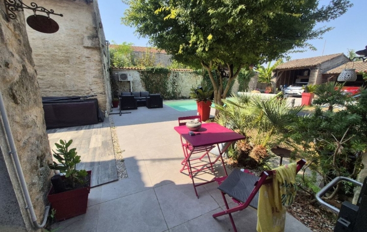 Maison SAINT-HILAIRE-DES-LOGES (85240)  154 m2 220 000 € 