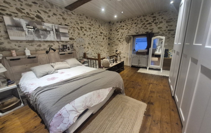 Maison 6 pièces 161 m² · à Mervent · 161 m² · 176 000 €