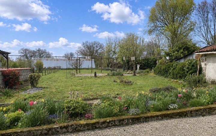 Maison LARGEASSE (79240)  197 m2 145 000 € 