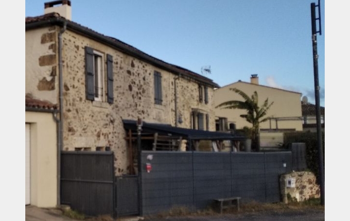Maison MERVENT (85200)  160 m2 176 000 € 