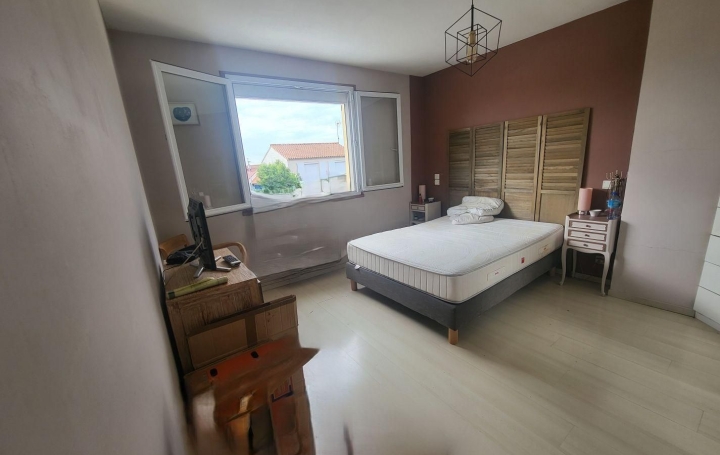 Maison FONTENAY-LE-COMTE (85200)  111 m2 137 000 € 
