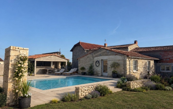 Maison 9 pièces 316 m² · à Fontenay-le-Comte · 316 m² · 520 000 €