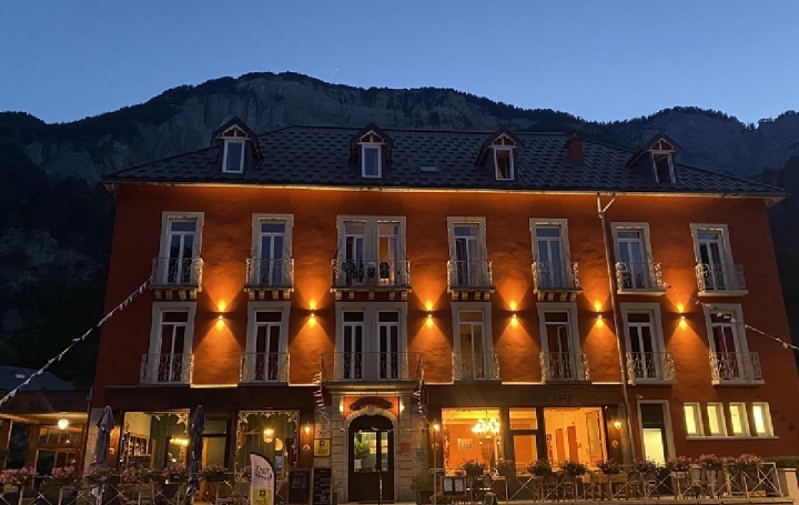 Local commercial LE BOURG-D'OISANS (38520)  1 500 m2 2 092 000 € 