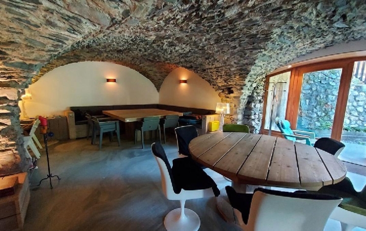 Maison OZ (38114)  422 m2 1 795 000 € 