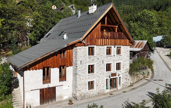 Maison OZ (38114)  422 m2 1 795 000 € 