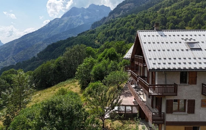 8 Pièces VAUJANY (38114)  146 m2 944 000 € 