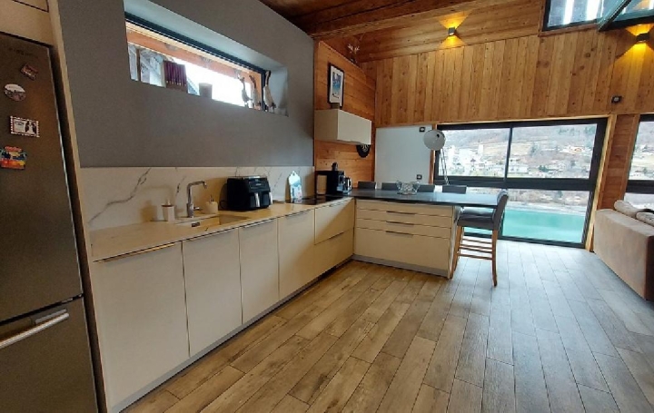 Maison OZ (38114)  140 m2 492 000 € 