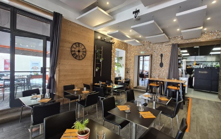 Local commercial LE BOURG-D'OISANS (38520)  128 m2 390 000 € 