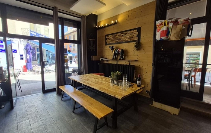 Local commercial LE BOURG-D'OISANS (38520)  128 m2 390 000 € 