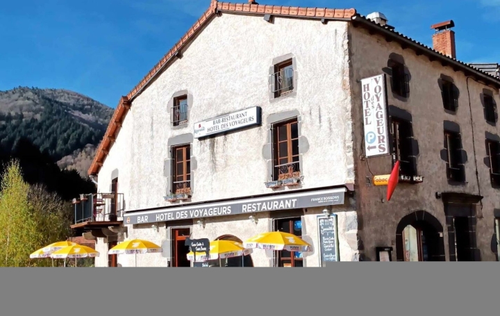 Activité commerciale FERRIERES-SAINT-MARY (15170)  267 m2 350 000 € 