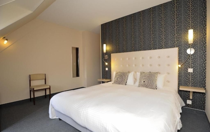 Local commercial NEUVEGLISE-SUR-TRUYERE (15260)  680 m2 630 000 € 