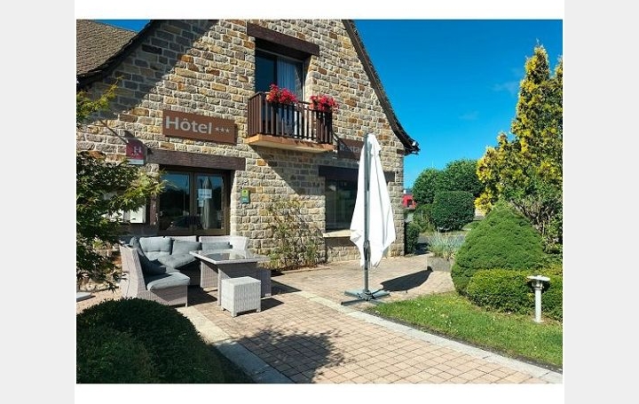 Local commercial NEUVEGLISE-SUR-TRUYERE (15260)  680 m2 630 000 € 