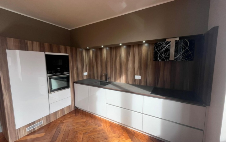 3 Pièces MASSIAC (15500)  78 m2 177 000 € 
