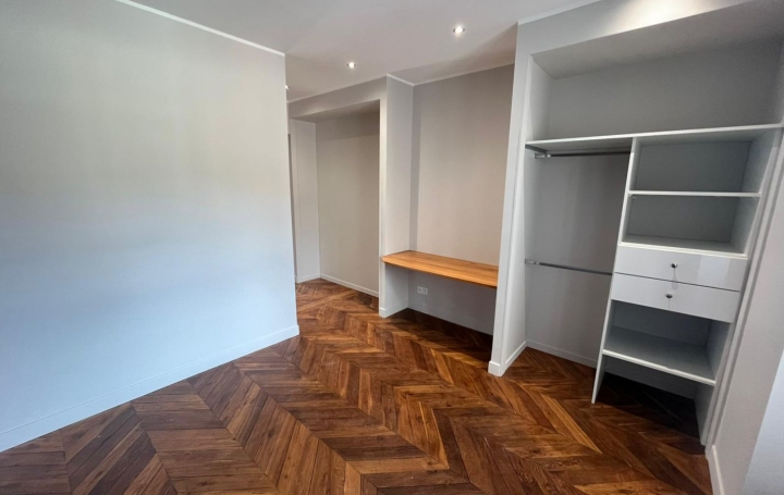 3 Pièces MASSIAC (15500)  78 m2 177 000 € 