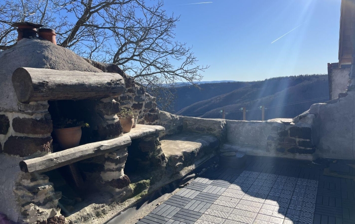 Maison LAURIE (15500)  173 m2 219 500 € 