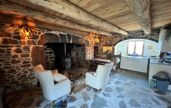 Maison LAURIE (15500)  173 m2 219 500 € 