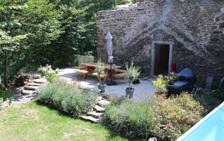 Maison LAURIE (15500)  173 m2 219 500 € 