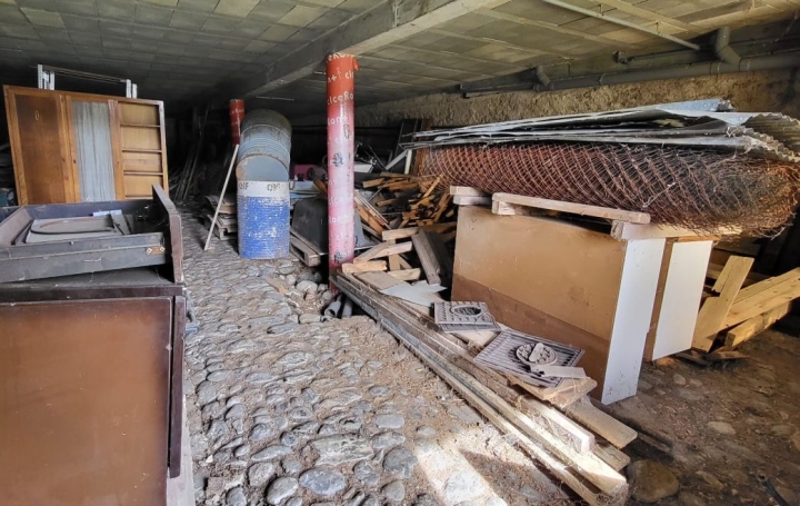 Maison VALETTE (15400)  290 m2 140 400 € 