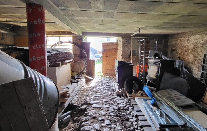 Maison VALETTE (15400)  290 m2 140 400 € 