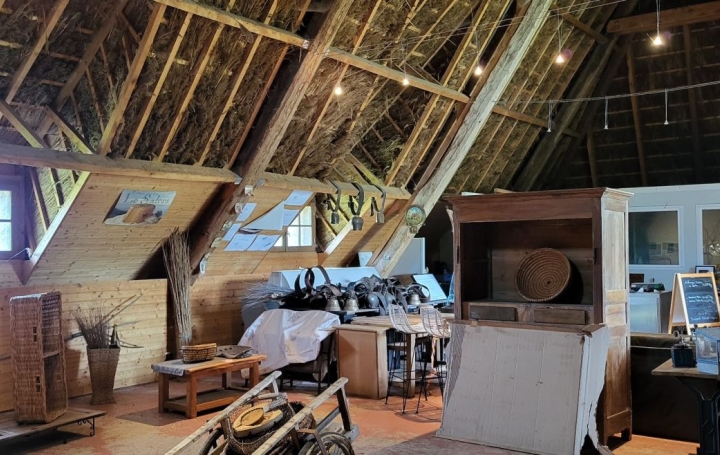 Maison VALETTE (15400)  290 m2 140 400 € 