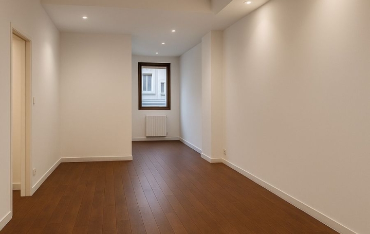 Commerces PARIS (75015) 33 m<sup>2</sup> 1 170 € 