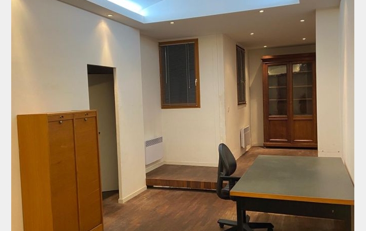 Commerces PARIS (75015) 33 m<sup>2</sup> 1 170 € 