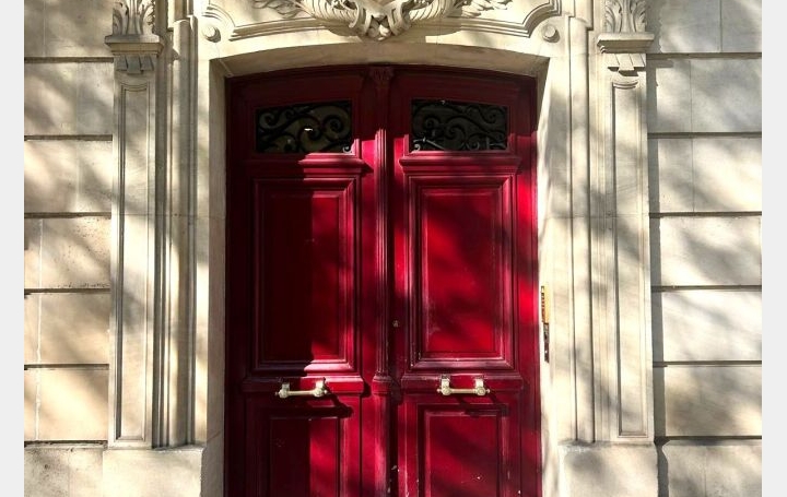 5 Pièces PARIS (75007)  117 m2 4 416 € 