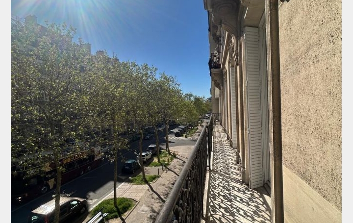 5 Pièces PARIS (75007)  117 m2 4 416 € 