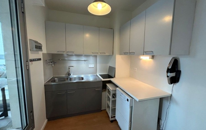 Studio PARIS (75014)  42 m2 1 606 € 