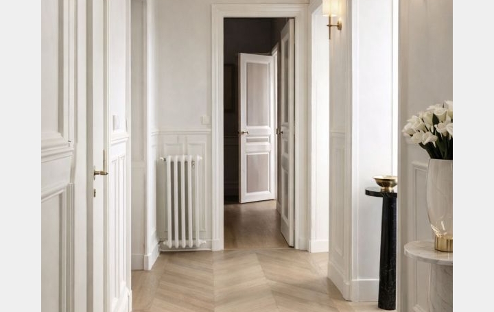 5 Pièces PARIS (75007)  117 m2 4 416 € 