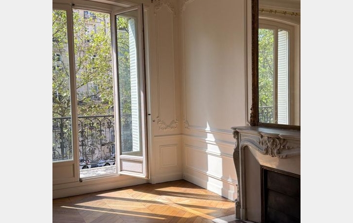 5 Pièces PARIS (75007)  117 m2 4 416 € 