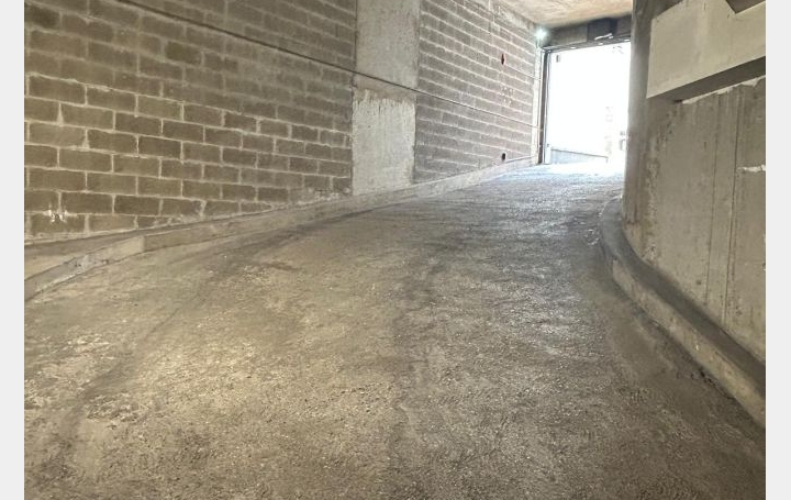 Parking PARIS (75015)  12 m2 120 € 