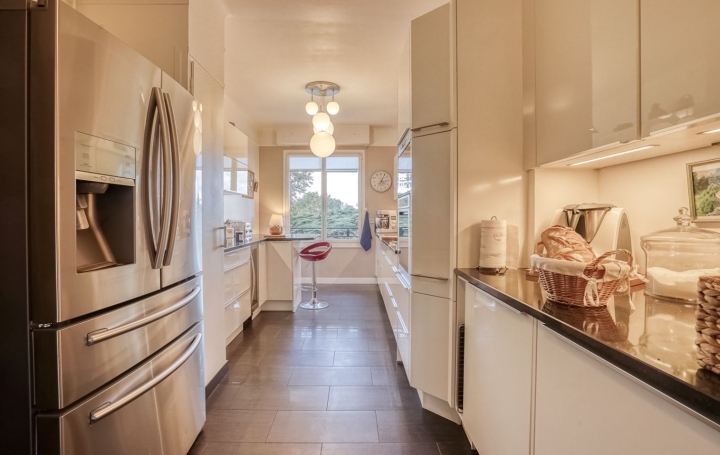 6 Pièces VILLE-D'AVRAY (92410)  188 m2 5 060 € 