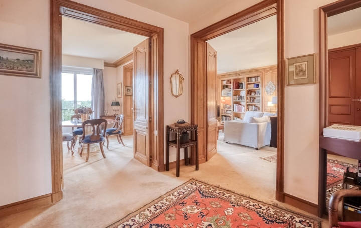 6 Pièces VILLE-D'AVRAY (92410)  188 m2 5 060 € 