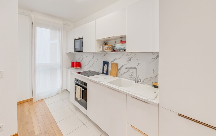 4 Pièces MONTREUIL (93100)  77 m2 590 000 € 