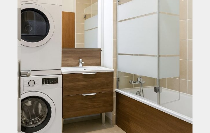 4 Pièces MONTREUIL (93100)  77 m2 590 000 € 