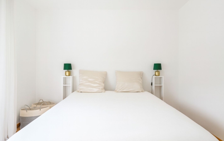 4 Pièces MONTREUIL (93100)  77 m2 590 000 € 