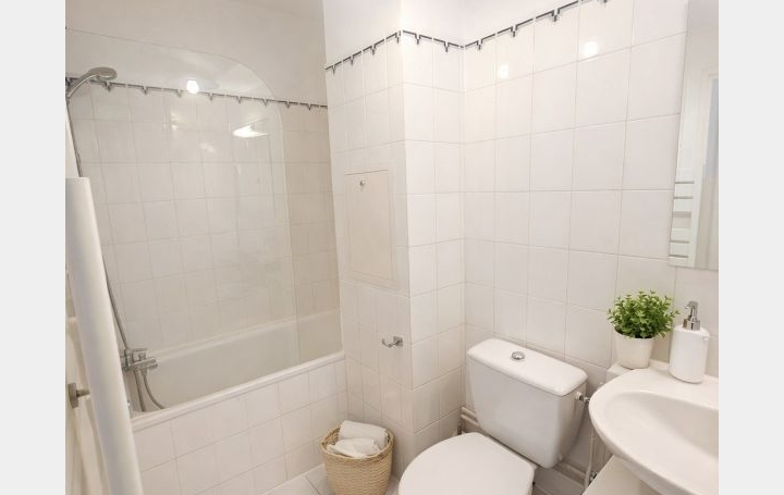 Studio PARIS (75015)  20 m2 290 000 € 