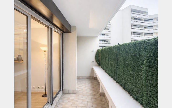 2 Pièces ROSNY-SOUS-BOIS (93110)  53 m2 220 000 € 