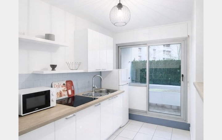 2 Pièces ROSNY-SOUS-BOIS (93110)  53 m2 220 000 € 