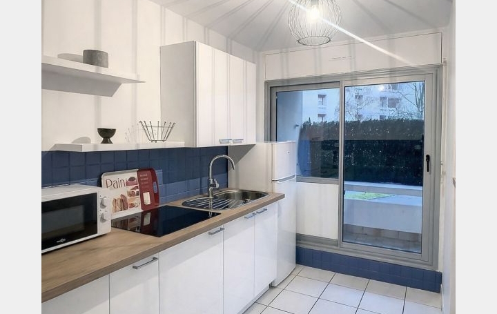 2 Pièces ROSNY-SOUS-BOIS (93110)  53 m2 210 000 € 