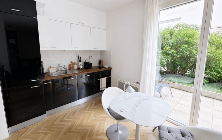 Studio PARIS (75015)  31 m2 350 000 € 