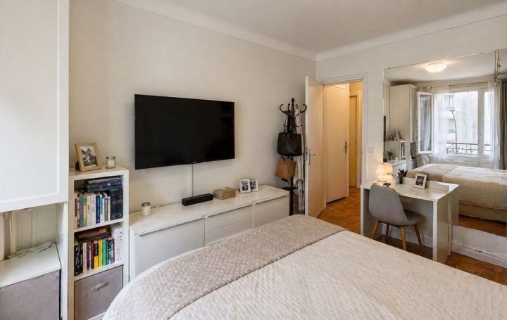 5 Pièces PARIS (75016)  100 m2 998 000 € 