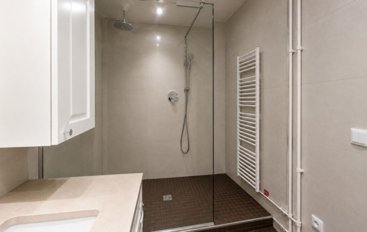 3 Pièces PARIS (75015)  71 m2 745 000 € 