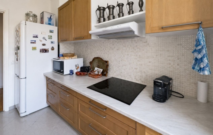 3 Pièces PARIS (75015)  71 m2 745 000 € 